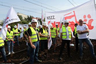 Gigant wypłacił zaległe pensje zwolnionym pracownikom. PKP Cargo mówi, co dalej