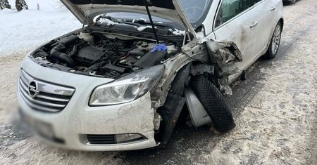 Zderzenie w miejscowości Bronowo-Zalesie. Kierowca osobówki w szpitalu!