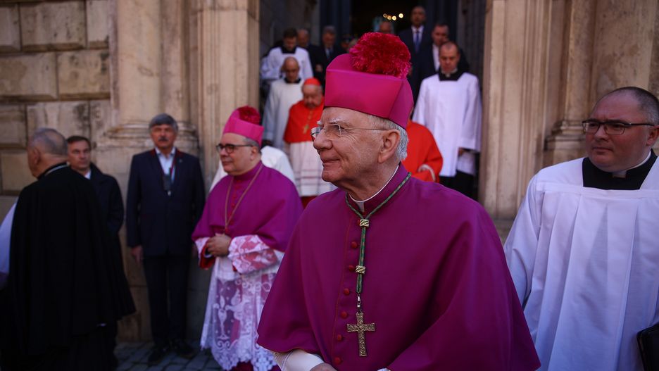 Arcybiskup Marek Jędraszewski może odejść na zasłużony spoczynek, ale został poproszony przez papieża Franciszka o pełnienie swoich obowiązków do czasu znalezienia następcy