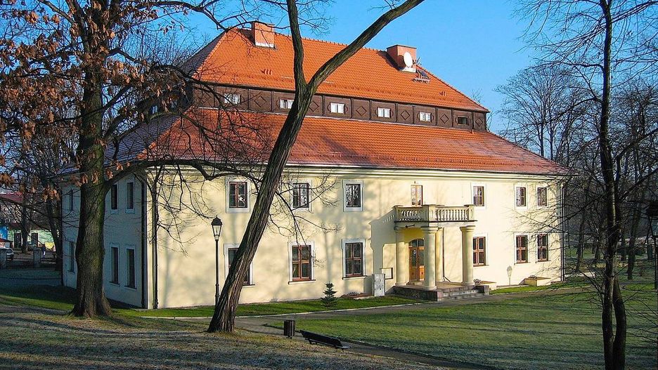 Dwór Zieleniawskich w Trzebini