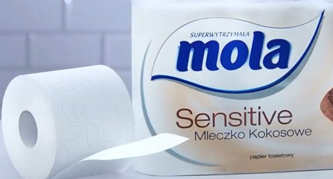 Papier toaletowy Mola Sensitive reklamowany jako „dotyk łagodności” (wideo)