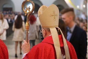 Emerytury biskupów w Polsce. Niektóre kwoty przyprawiają o zawrót głowy