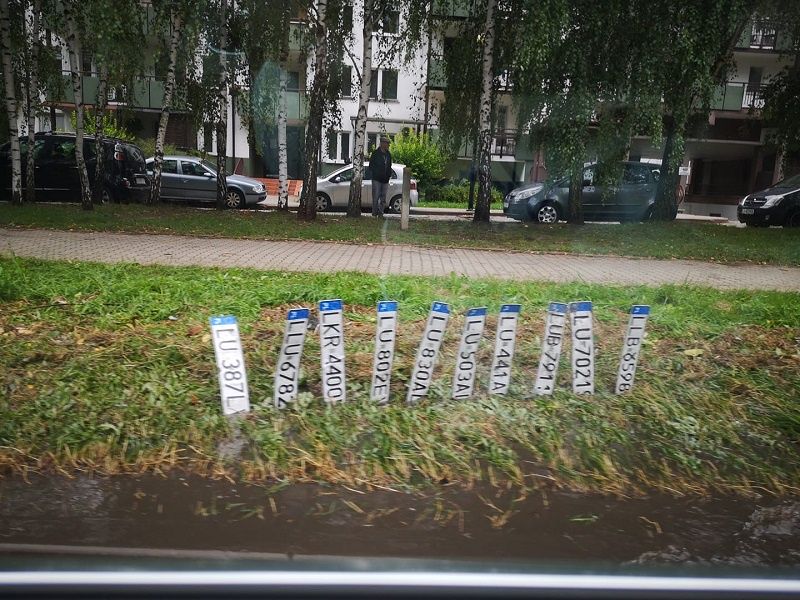 Znalezione tablice rejestracyjne przy ul. Koncertowej
