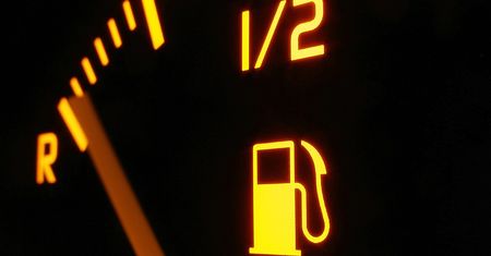 Często jeździsz na "rezerwie"? Szykuj się na wydatki u mechanika