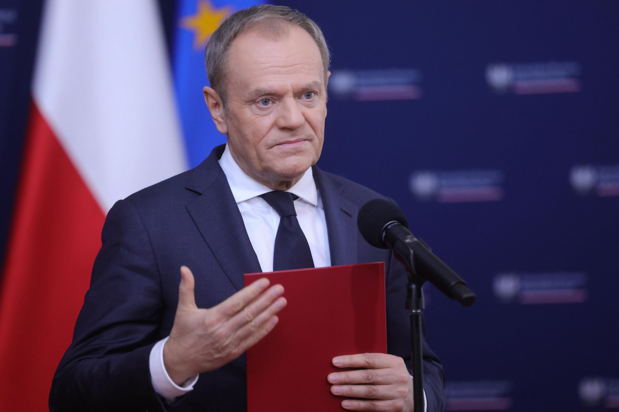 Ponad 100 osób w nowym rządzie. Tusk wyprzedził Morawieckiego