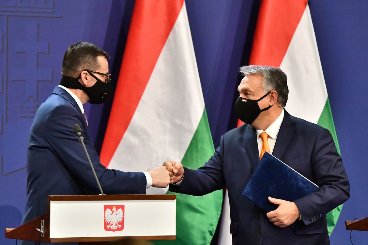 Budżet UE. Premier Mateusz Morawiecki oraz Wiktor Orban