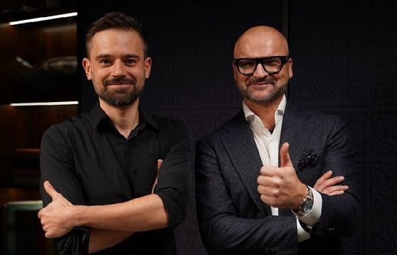 Kanał Macieja Kaweckiego chce podbić świat. Wśród nowych inwestorów fundusz Rafała Brzoski