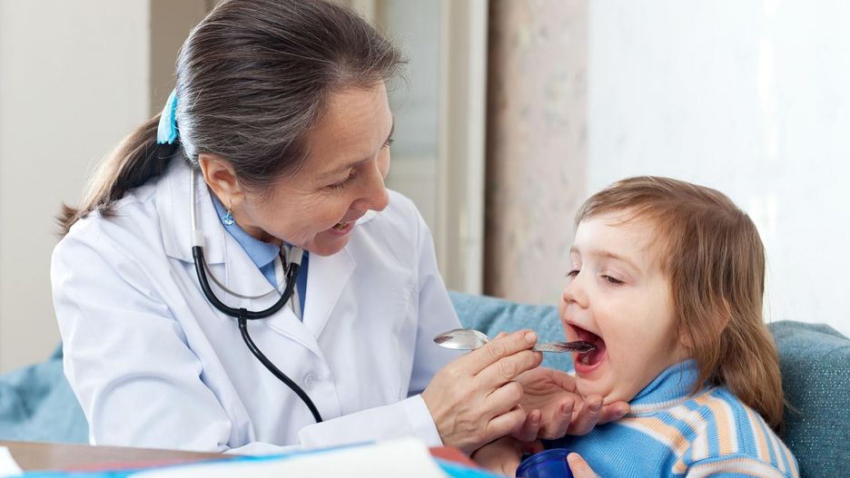 Angina u dzieci. Objawy, leczenie i powikłania