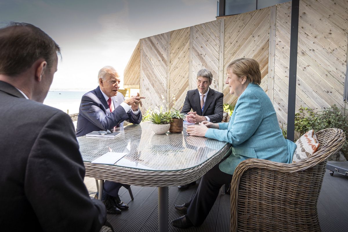 Szczyt G7 Joe Biden oraz Angela Merkel podczas bilateralnych rozmów