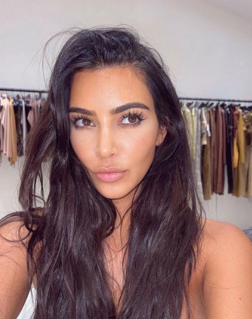 Kim Kardashian prezentuje krągłości w bikini