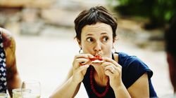 Tak oszukasz mózg, by szybciej się najadał. Triki psychologiczne na kontrolę apetytu