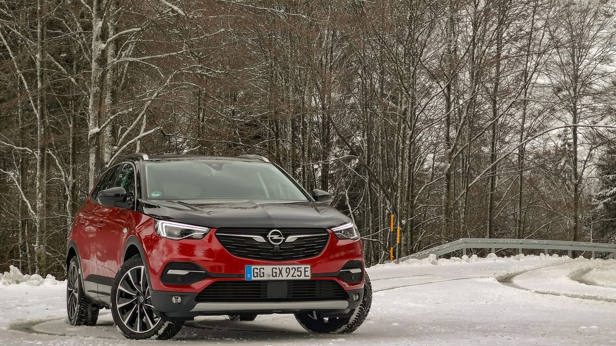 Opel Grandland X Hybrid4: napęd hybrydowy i systemy wspomagające 1