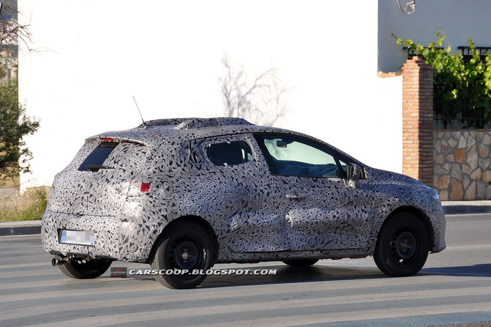 2013 Renault Clio (fot. Carpix via Carscoop)