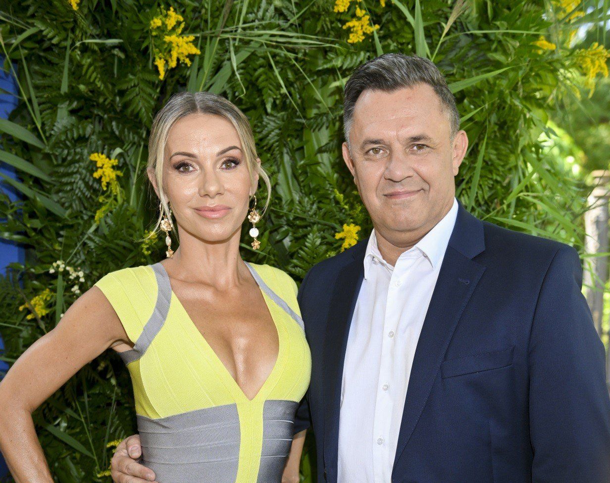 Prywatnie związana jest z Jackiem Łęskim-Opczowskim, który również jest dziennikarzem. Mimo dzielącej ich różnicy wieku, są niezwykle dobranym małżeństwem. Para wspólnie wychowuje Maksa, syna Opczowskiej z poprzedniego związku.
