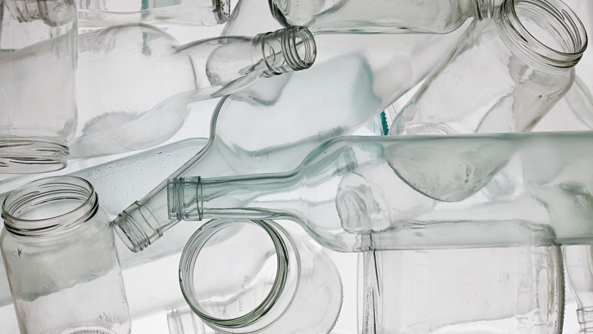 Chińscy naukowcy opracowali szkło, które może się rozkładać 