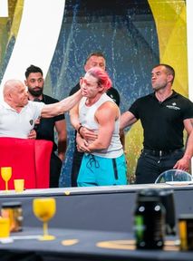 Dymy na PRIME MMA. Ona ledwo stała na nogach, oni się bili