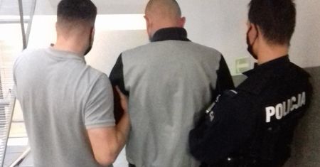 Jastrzębie-Zdrój. Nie przejął się zakazem zbliżania. Wrócił, okradł i zaczął dusić kobietę