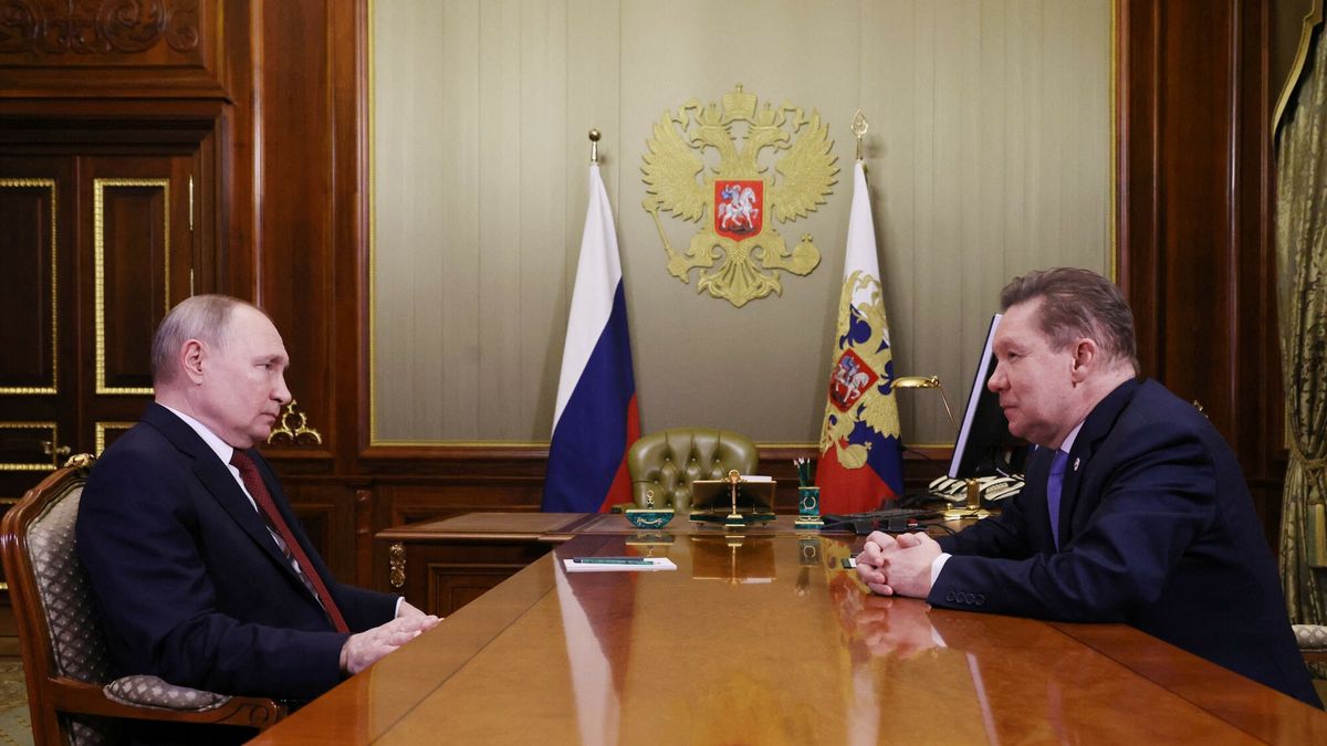Temporary
In this pool photograph distributed by Russian state agency Sputnik, Russia's President Vladimir Putin (L) attends a meeting with Gazprom CEO Alexey Miller (R) in Saint Petersburg on December 26, 2023. (Photo by Mikhail KLIMENTYEV / POOL / AFP)
MIKHAIL KLIMENTYEV