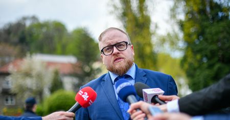 Odważył się na długi wywiad. Opowiada, co działo się w ministerstwie