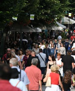 Koronawirus w Polsce. Rząd łagodzi obostrzenia. Mniejszy dystans społeczny