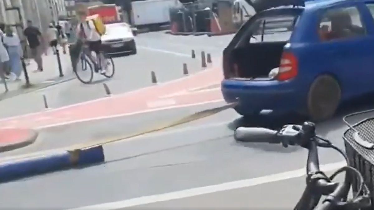 Ciągnęli rurę przymocowaną do auta przez centrum miasta