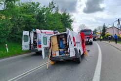 Tragedia w Świętokrzyskim. Bus zderzył się czołowo z ciężarówką