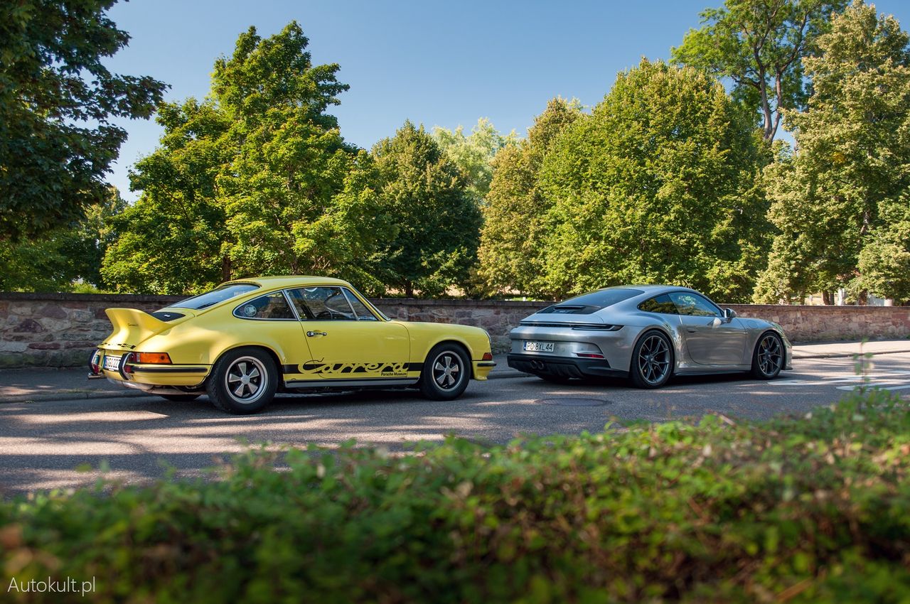 Porsche 911 GT3 Touring vs Porsche 911 Carrera RS 2.7
