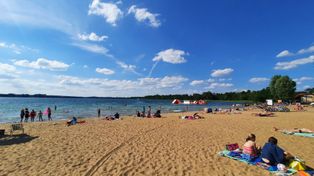Najlepsze kąpieliska w Polsce wybrane. Sprawdź, gdzie warto zaplanować weekend nad wodą pod Błękitną Flagą