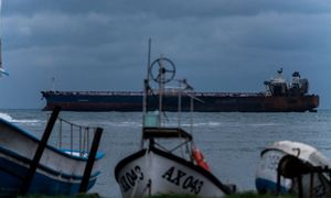 Deyna opuścił Francję. Statek rosyjskiej floty cieni wrócił w morze