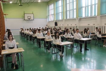 Egzamin ósmoklasisty w powiecie oświęcimskim. Jak uczniowie szkół podstawowych zdali egzamin ósmoklasisty w 2025 roku. Sprawdź listę