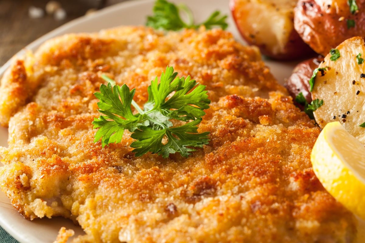 Wymocz w niej mięso, bo mięknie i chłonie cały smak. Kotlety wyjdą delikatne i przepyszne