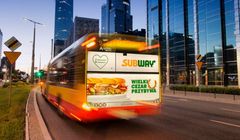Agora chce mieć reklamy na autobusach i Paczkomatach. Wykłada prawie 20 mln zł
