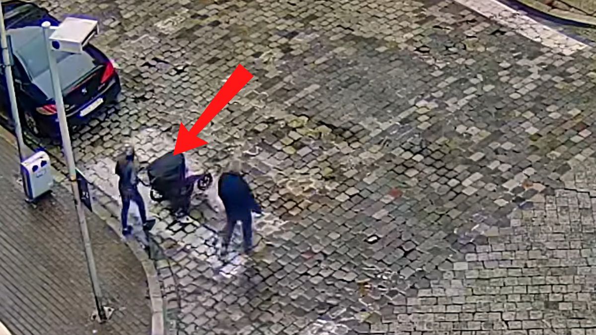 Weszła na przejście z wózkiem. Nagrało się, co zrobili kierowcy.