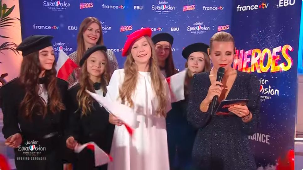 Maja Krzyżewska na otwarciu Eurowizji Junior. Prowadzące zaliczyły wpadkę