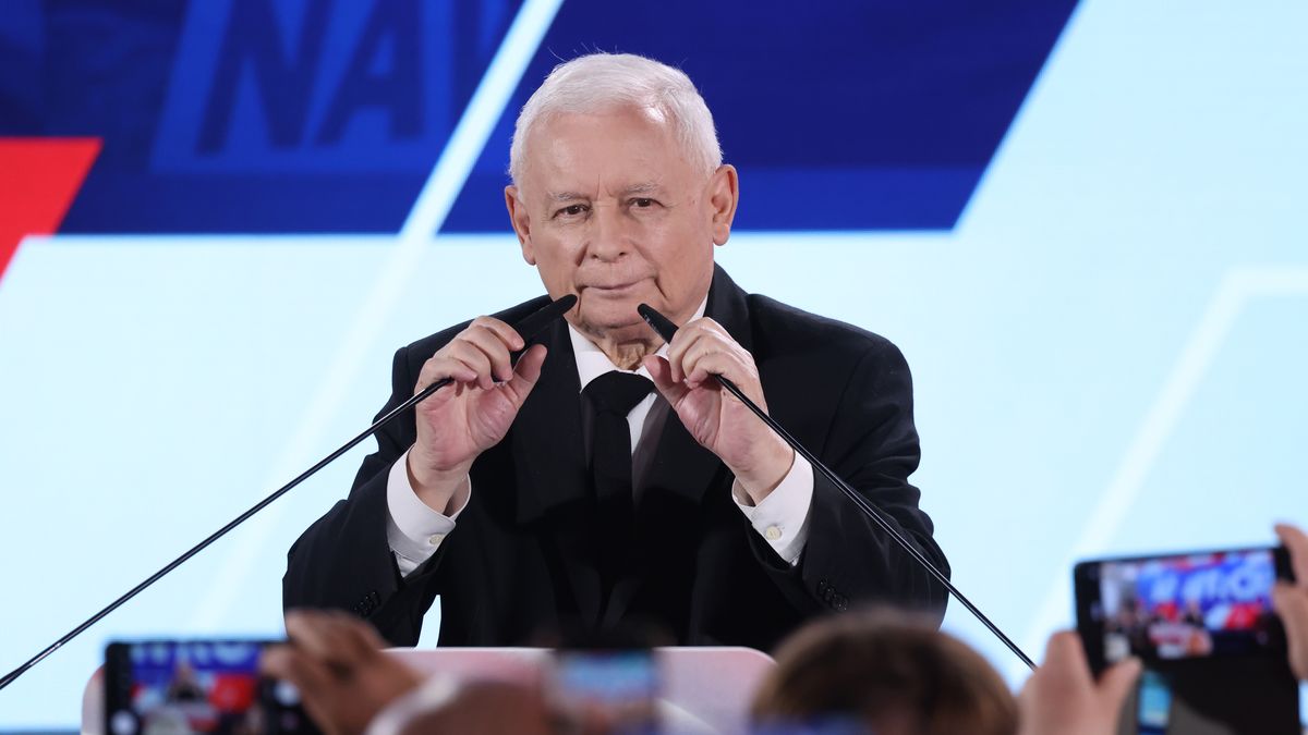 WARSAW, POLAND - JUNE 01: Jaroslaw Kaczynski, leader of the Law and Justice Party (PiS), speaks to supporters following the Polish presidential runoff election on June 01, 2025 in Warsaw, Poland. Today's election is a closely contested race between PiS candidate Karol Nawrocki and Rafal Trzaskowski, the liberal mayor of Warsaw who is supported by Prime Minister Donald Tusk. The election is seen as a test of whether the government, with its centrist parliamentary coalition, can overcome the right-wing populism embodied by PiS. (Photo by Sean Gallup/Getty Images)