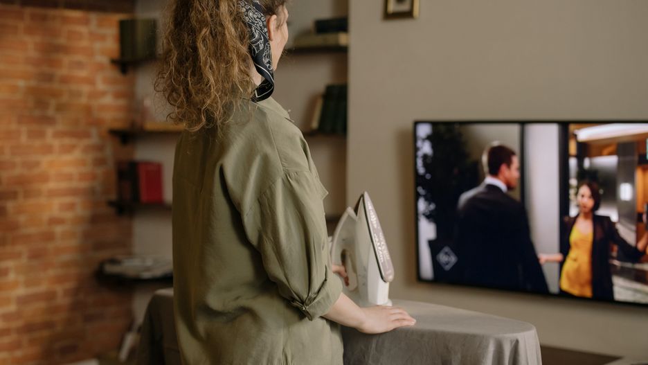Coraz częściej Polacy wybierają platformy streamingowe zamiast linearnej telewizji