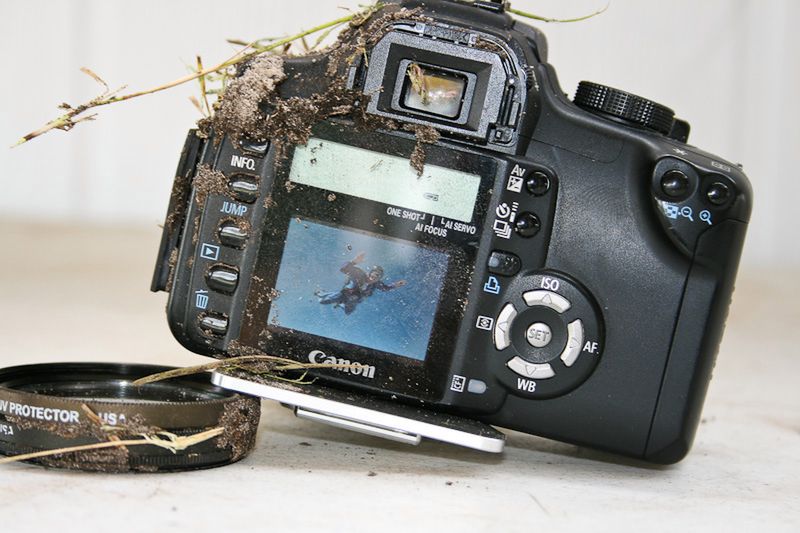 Canon spadł z 1000 m i przeżył 4