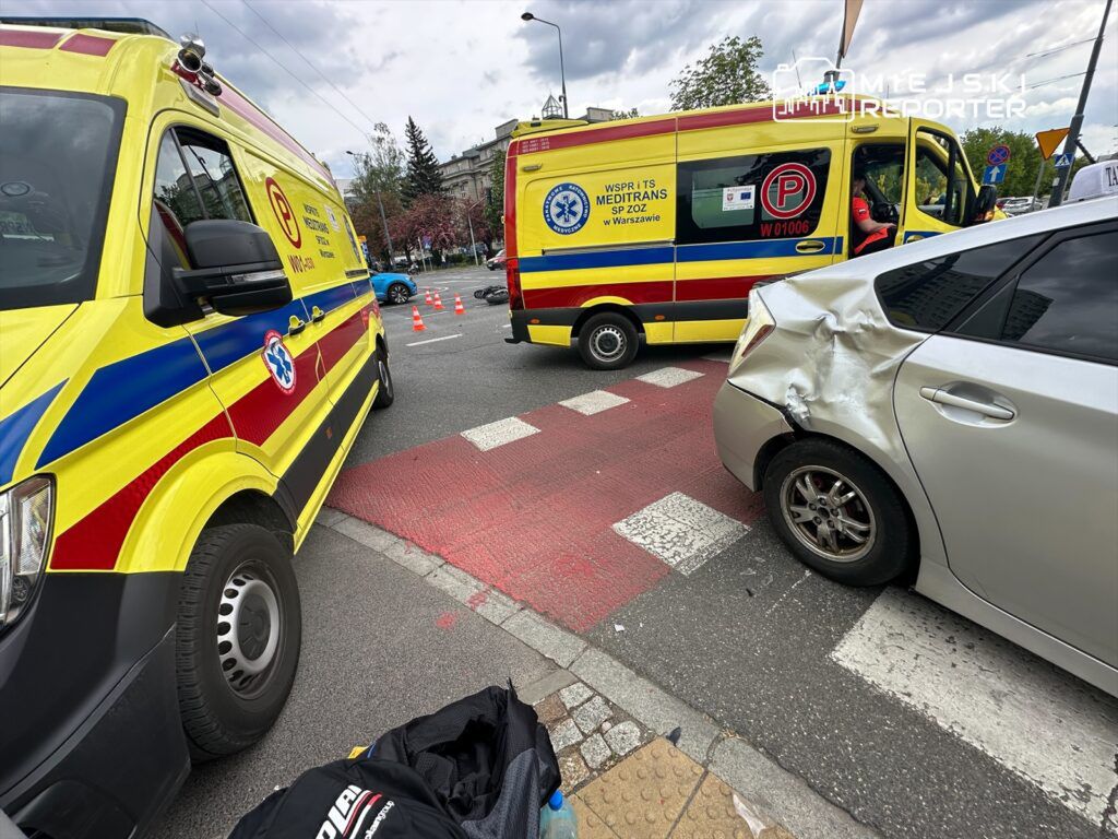 fot. Miejski Reporter. Motocyklista ranny po zderzeniu z przewozem osób