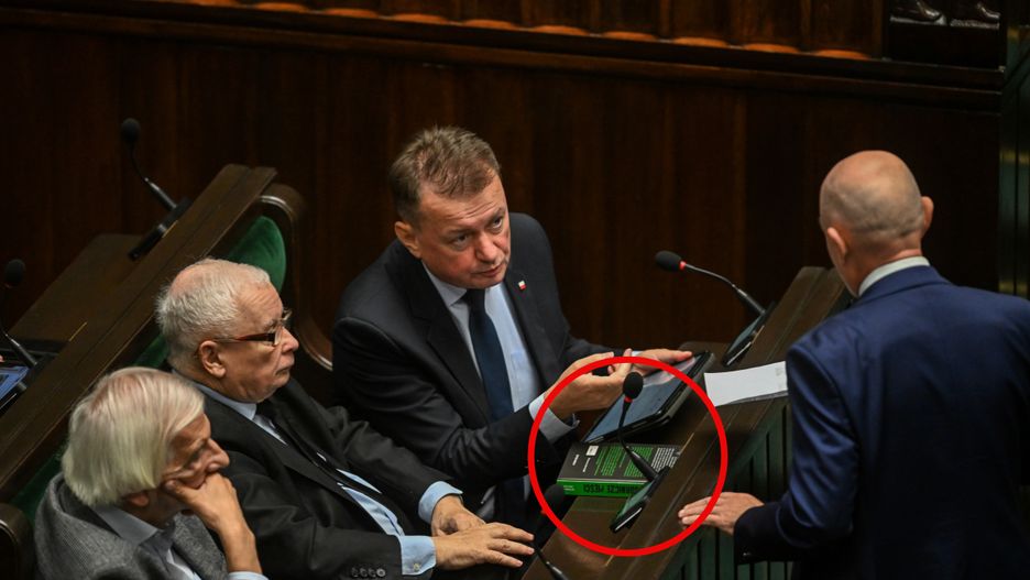 Co czytał Jarosław Kaczyński w Sejmie?