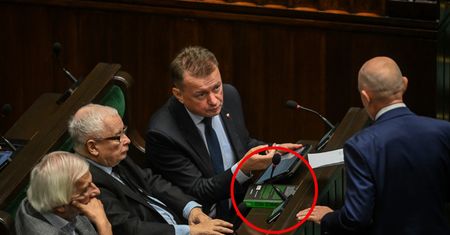 Zapomniał o bożym świecie. Wiemy, co Kaczyński czytał w Sejmie