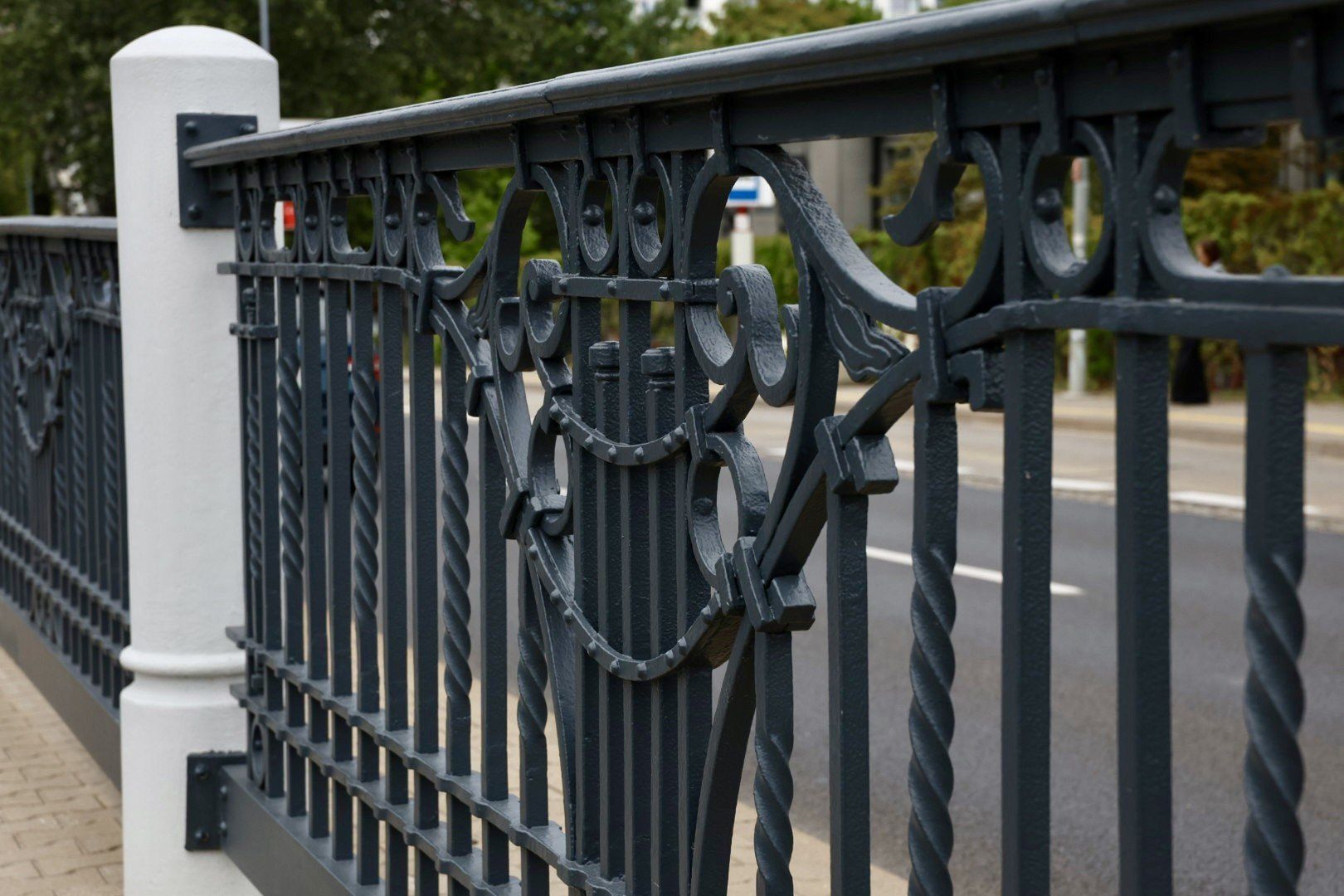 Zabytkowe balustrady wróciły na Powązkowską
