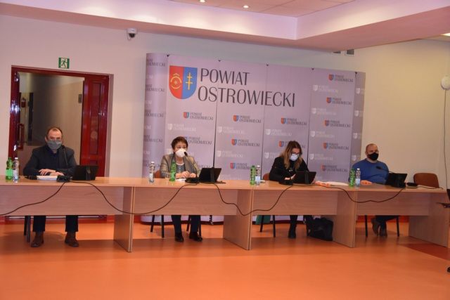 Nadzwyczajna sesja w powiecie