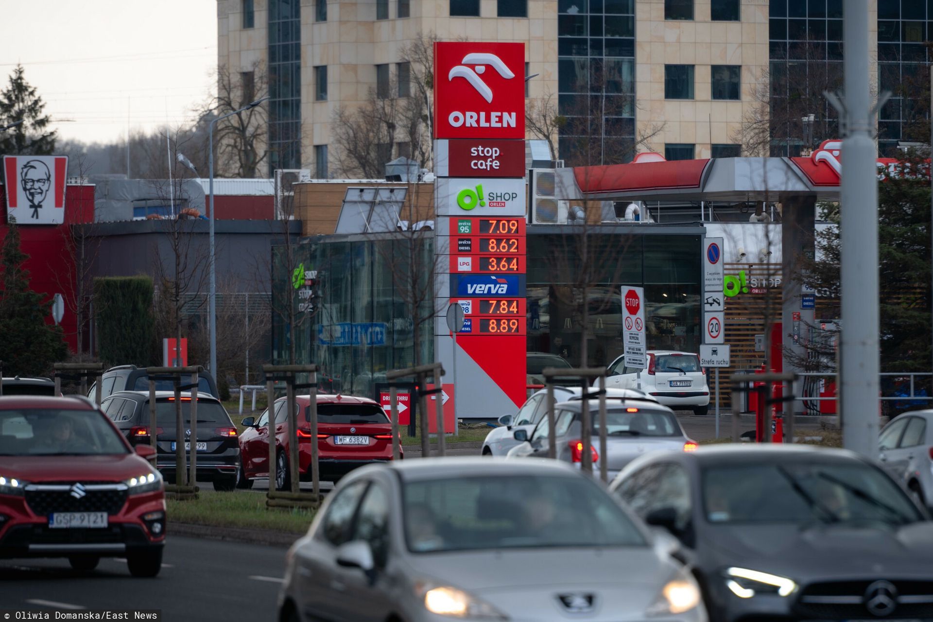 Donald Tusk zapowiedział CPN. Ekspert o tym, jak zmieni to ceny na stacjach