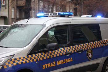 Gorzów: Awantura przy Chrobrego. Dwóch mężczyzn zaatakowało strażników miejskich