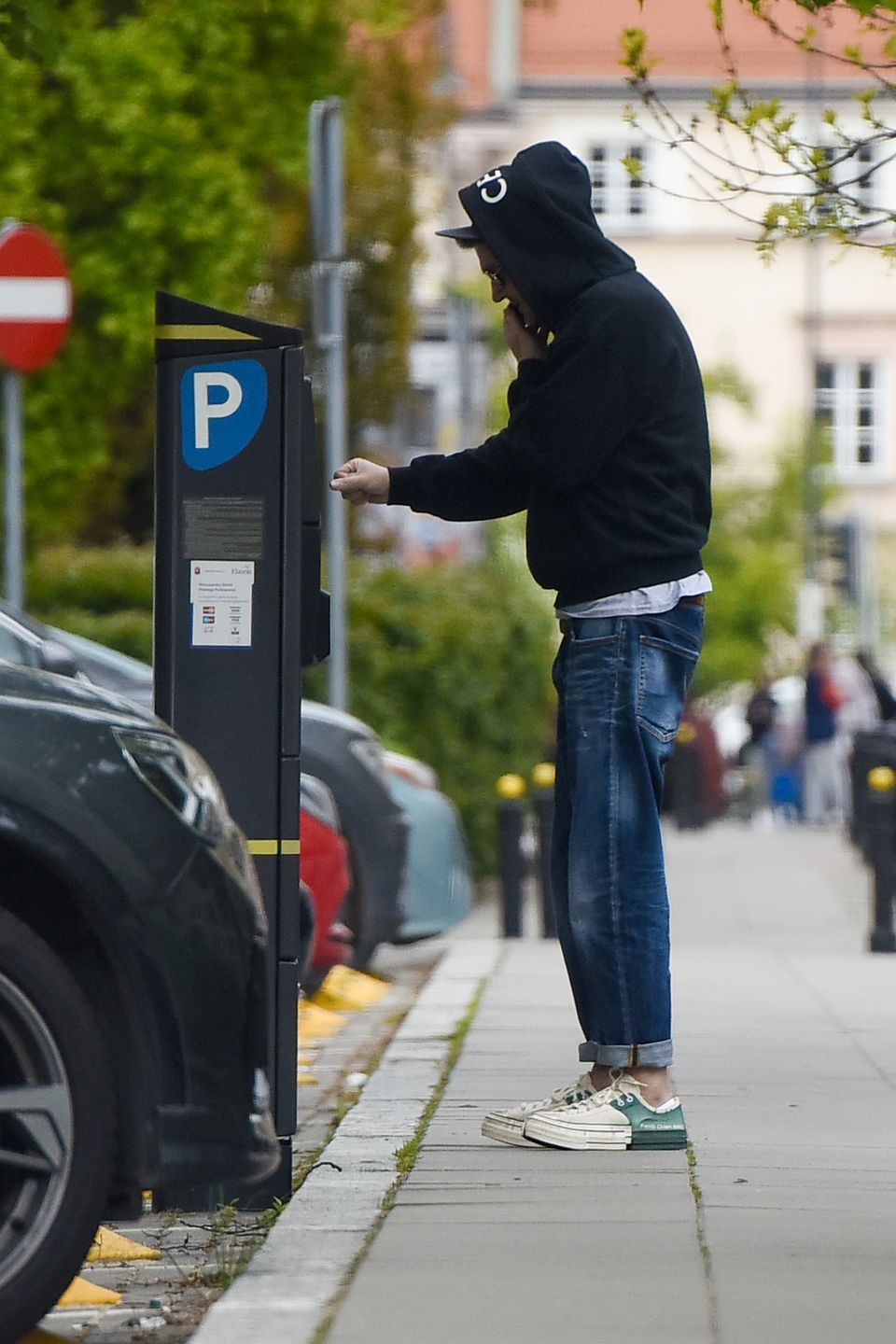 Kuba Wojewódzki załatwia sprawy na mieście