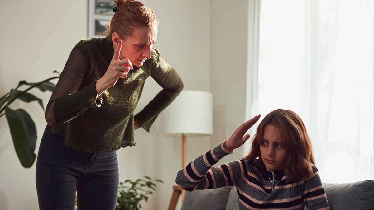 Toksyczni rodzice to nie tylko osoby żyjące w patologicznych rodzinach