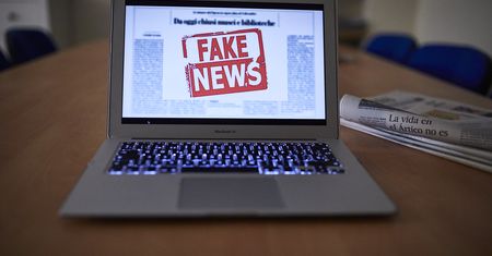 Milion kary za fake newsy o COVID-19. Planują bat na social media