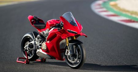 Ducati Panigale V4 przeszło wyraźną modernizację i stało się jeszcze lepsze
