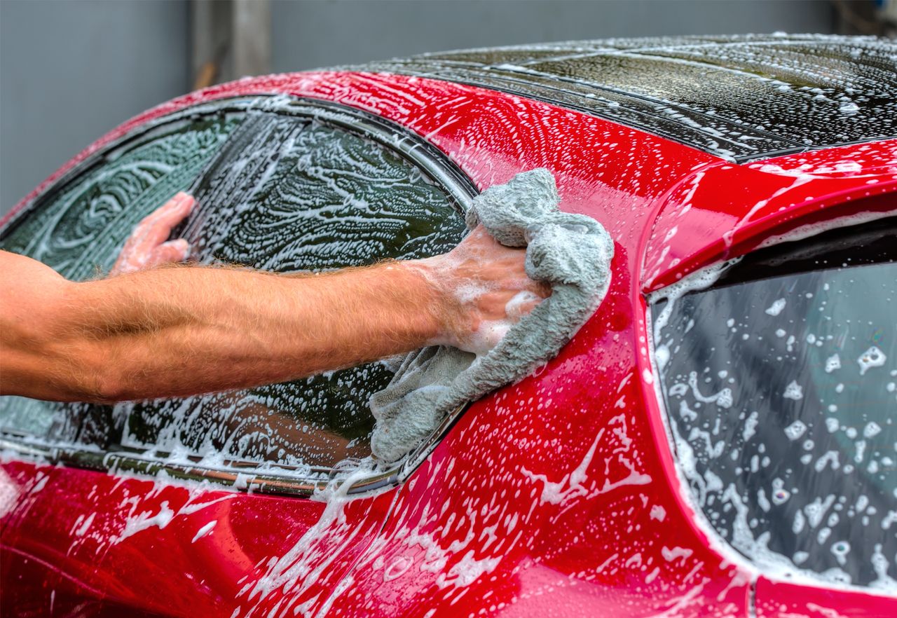 Jeśli macie tylko raz w życiu umyć auto ręcznie i samodzielnie, zróbcie to przed jego odsprzedażą.