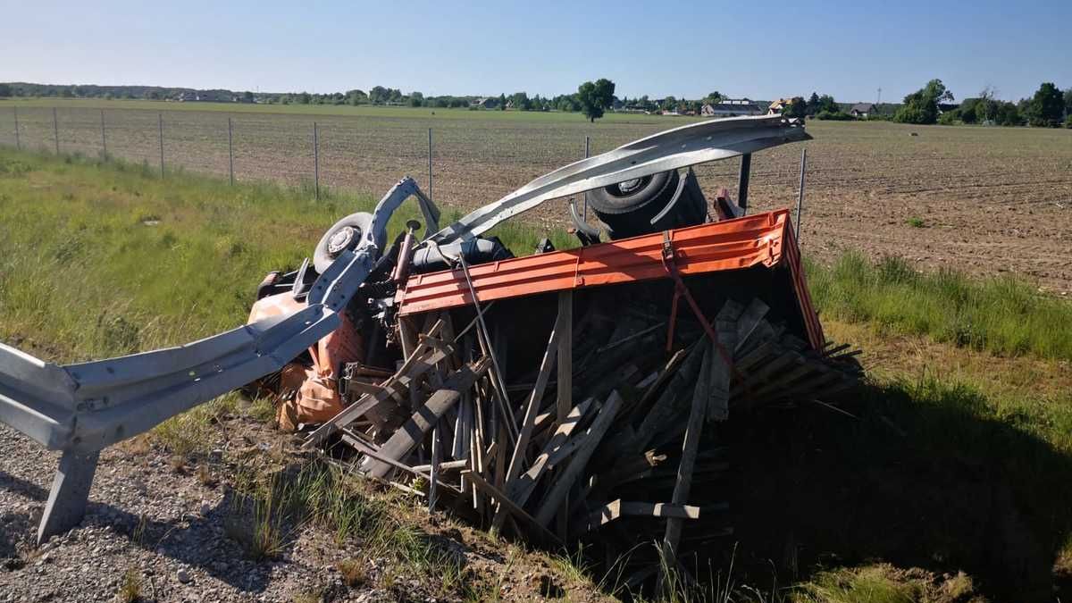 Wypadek wyglądał bardzo poważnie. Policjanci zwrócili się z apelem do kierowców